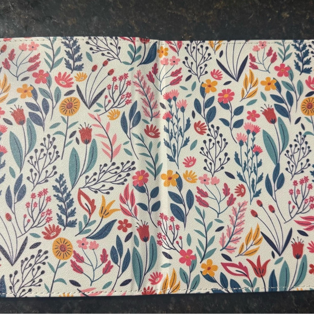 Floral Patterned Kindle Case - Picture 4 of 6